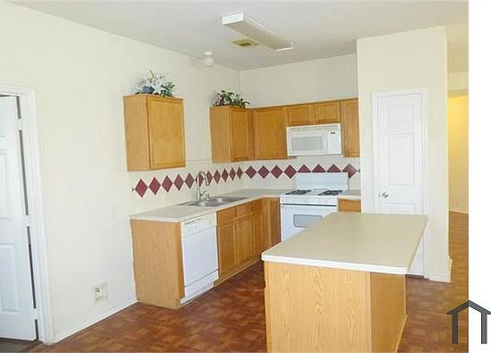 5th image of 14930 Sugarhollow Dr