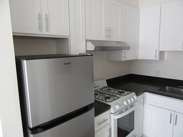 3008 1/4 S West View St #1/4 — Photo 17