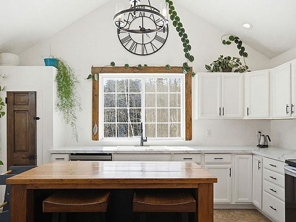 3rd image of 246 Cooper Hill Road