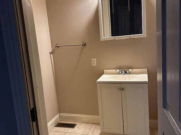 5th image of 131 E Penn St APT 1