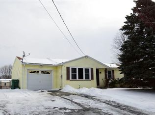 52 Gannett Rd, Farmington, NY 14425