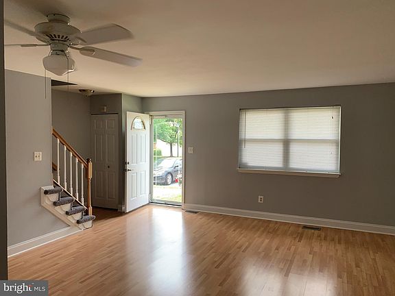 3rd image of 477 Mainview Court Gln