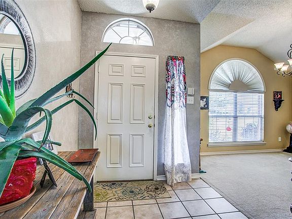 3rd image of 947 Dogwood Ln