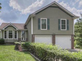 15405 Pin Oak Dr, Basehor, KS 66007