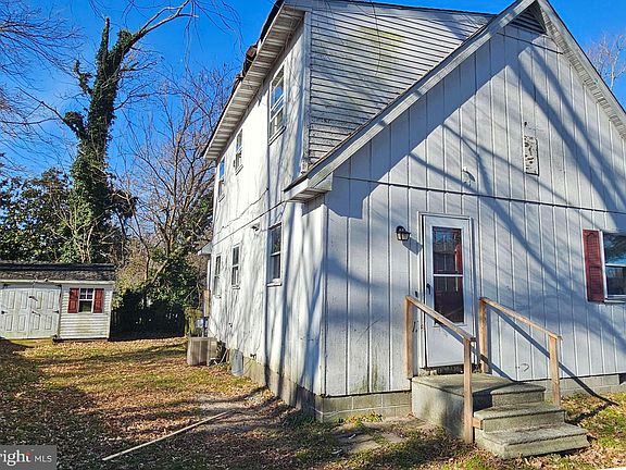 2nd image of 822 Springfield Cir