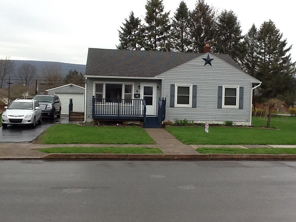 1st image of 916 Weaver St
