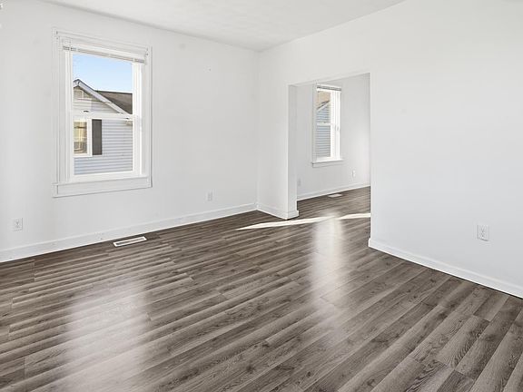 5th image of 746 S Front St