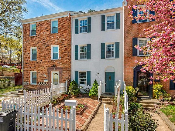 3rd image of 2869 Gloucester Ct