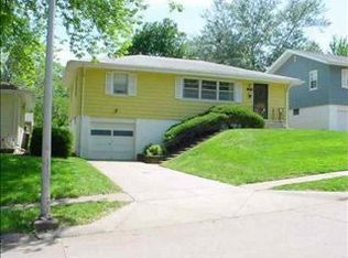 7769 Hamilton St, Omaha, NE 68114