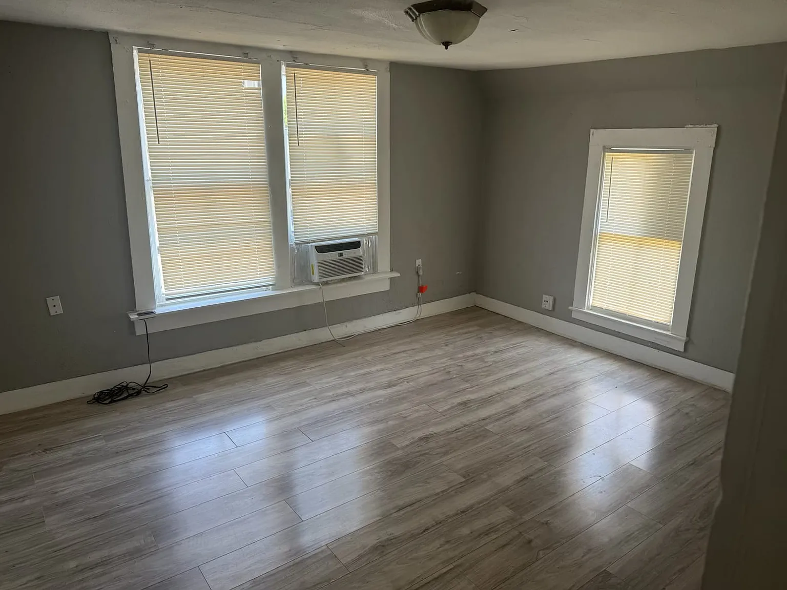 Studio, 800 sqft, $899 — Photo 2