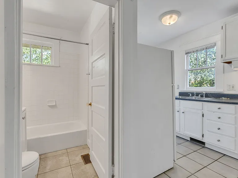 605 Park Cir #B — Photo 19