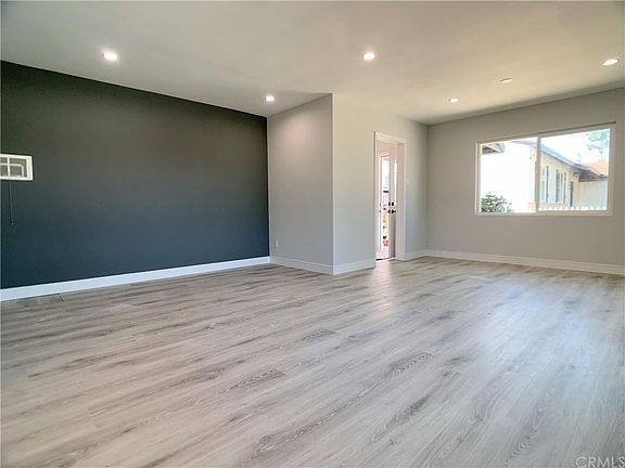 4th image of 9414 Palmetto Ave
