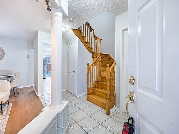 3rd image of 33 Fiddleneck Cres