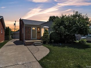 15421 McCann St, Southgate, MI 48195
