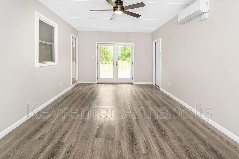 5 bed, 3.0 bath, 2400 sqft, $4,450 — Photo 2
