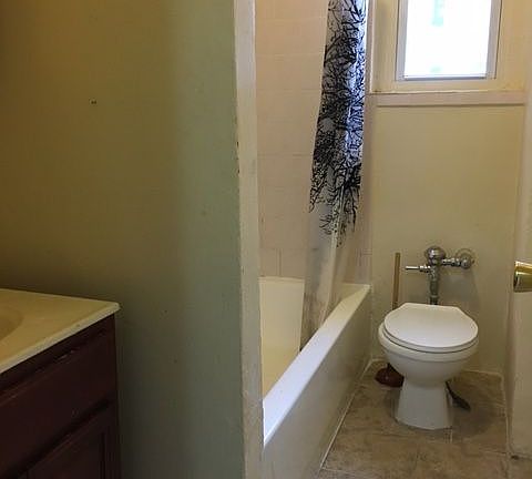 5th image of 2110 Westbury Ct APT 4O