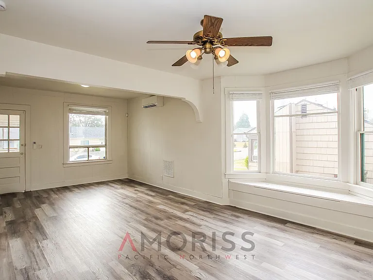 3611 E Howe St — Photo 3