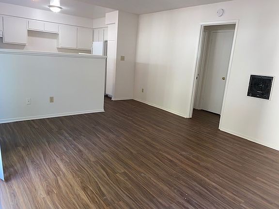 3rd image of 2515 De La Vina St