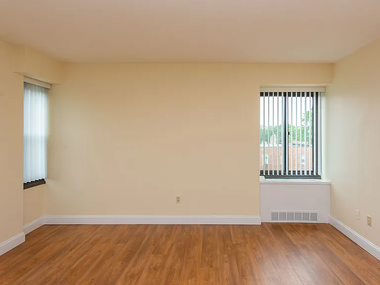 Lakewood Apartments — Photo 51