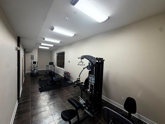 5th image of 10 W Leigh St APT 11
