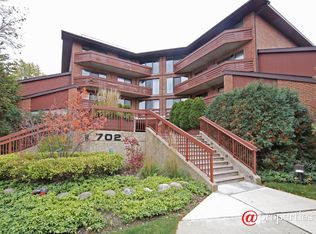 702 Waukegan Rd #A1, Glenview, IL 60025