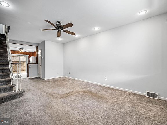 5th image of 2652 S Hutchinson St