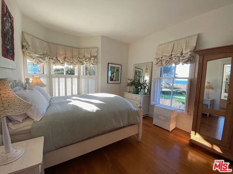 3 bed, 2.0 bath, 2600 sqft, $7,800 — Photo 4