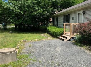 1008 Knollwood Dr, Tobyhanna, PA 18466