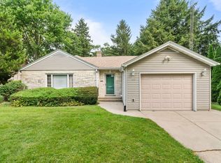 915 W Lincoln Ave, Belvidere, IL 61008