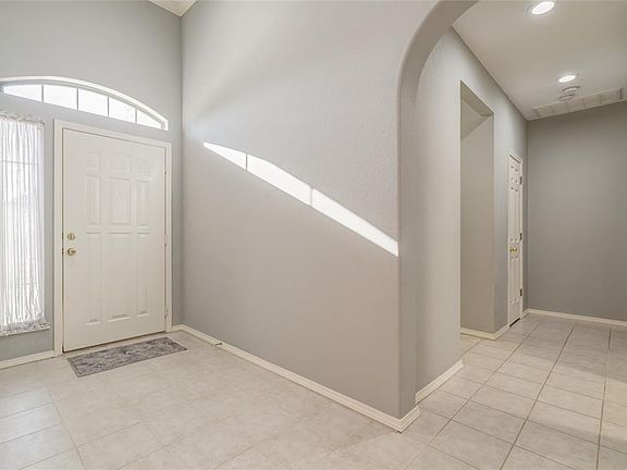5th image of 16016 Silverado Dr
