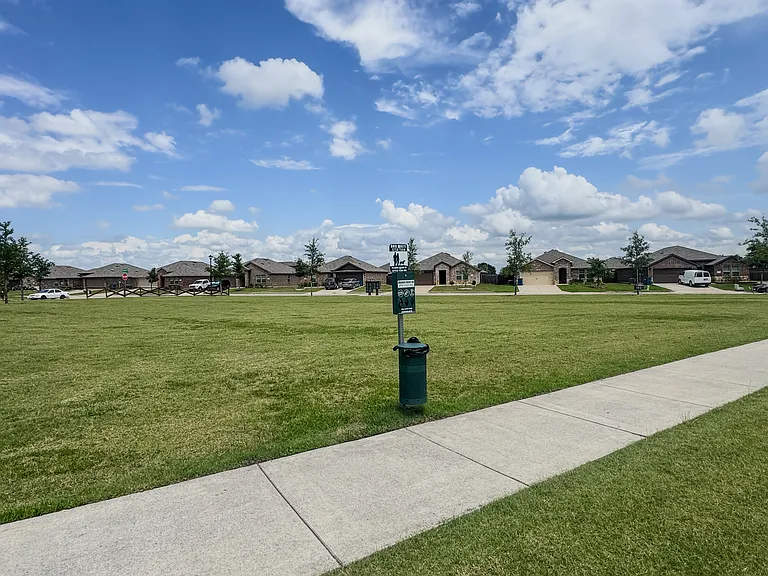 801 Meadow Creek Ln — Photo 31