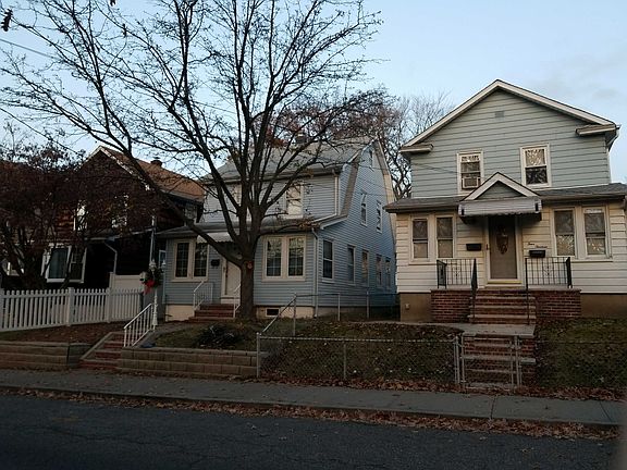 3rd image of 411 Pelton Ave