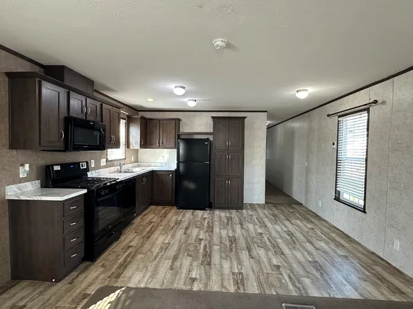 506 Macduff Dr, Mount Morris, MI 48458