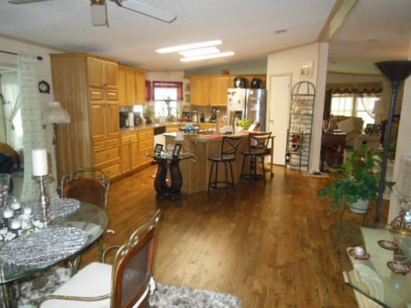 5th image of 1405 Deverly Dr