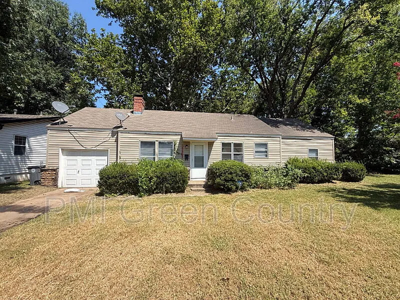 3 bed, 1.0 bath, $1,445 — Photo 1