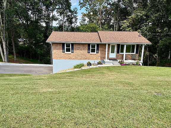 2nd image of 10153 Oakwinds Cir
