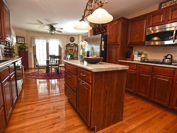 4th image of 10704 Martinique Ln