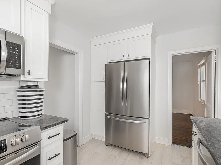 800 McDonald Ave — Photo 10
