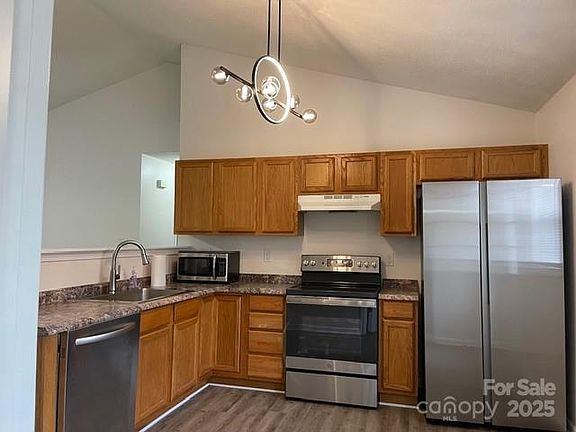 5th image of 131 Island Terrace Rd