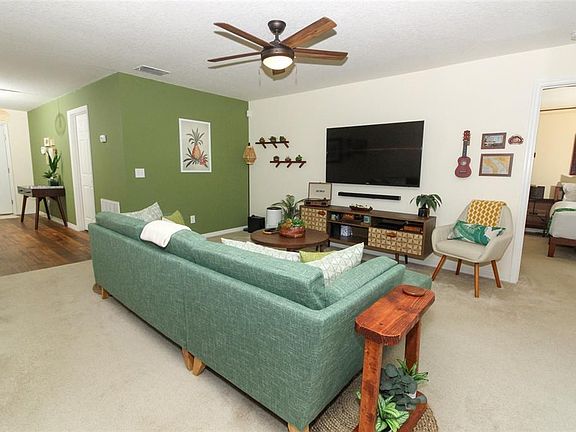 4th image of 1121 Woodlark Dr
