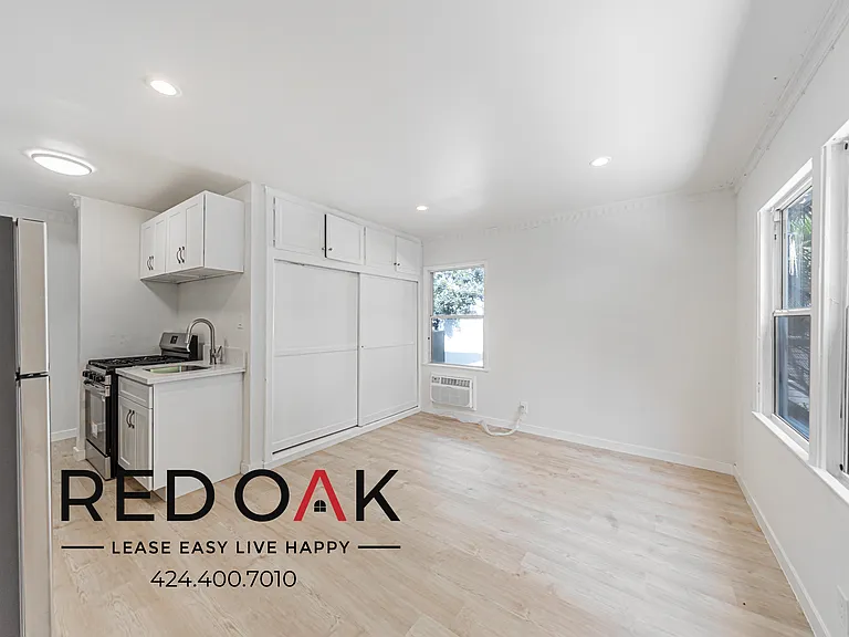 5832 Carlton Way #1B — Photo 3
