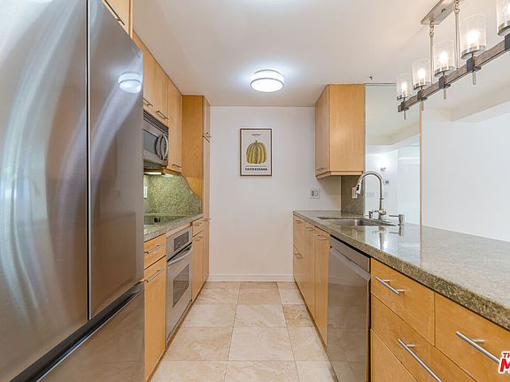 3rd image of 10535 Wilshire Blvd APT D4