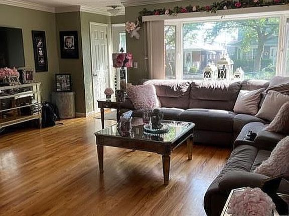 4th image of 131 Thornycroft Ave