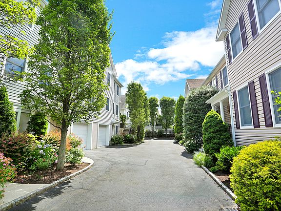 Beautifully Maintained Private Development in Cos Cob Section of Greenwich