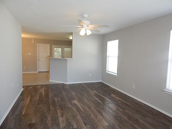 4th image of 3012 Ellis Dr