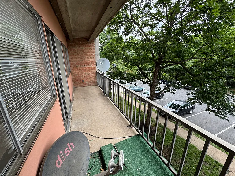 Oversized balcony