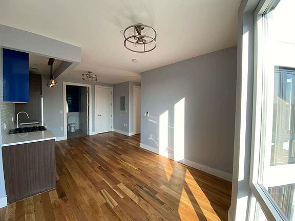 3rd image of 37 Ainslie St #5A