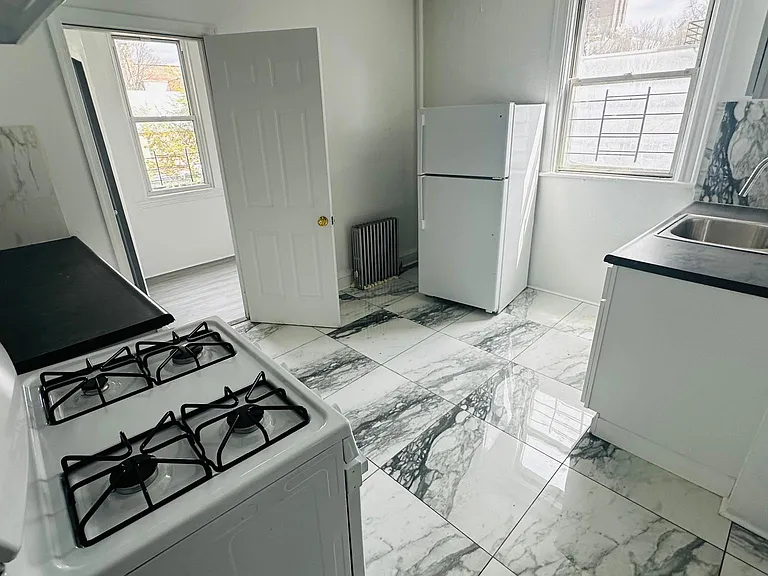 19 Knowles St #2 — Photo 5