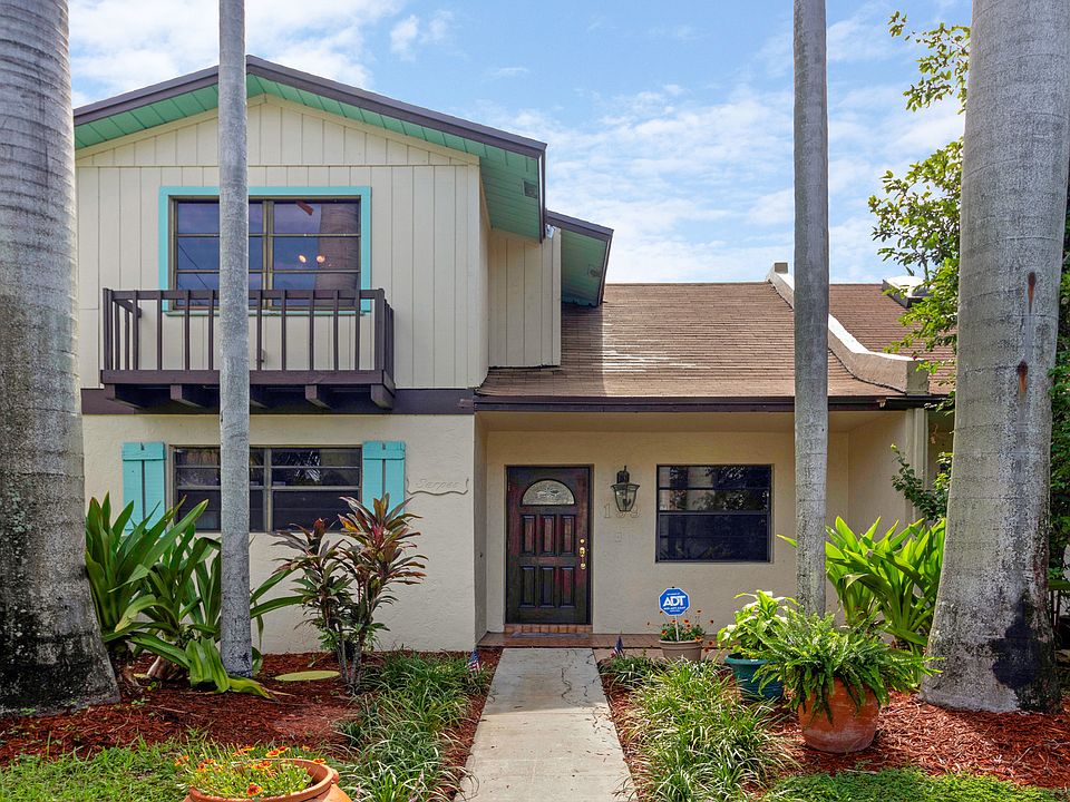 Front view of Townhouse