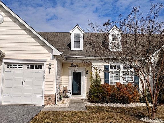 2nd image of 37974 Bayview Cir E